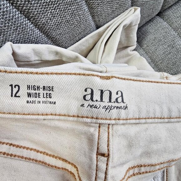 a.n.a. High-rise Wide leg Jeans - Picture 3 of 3